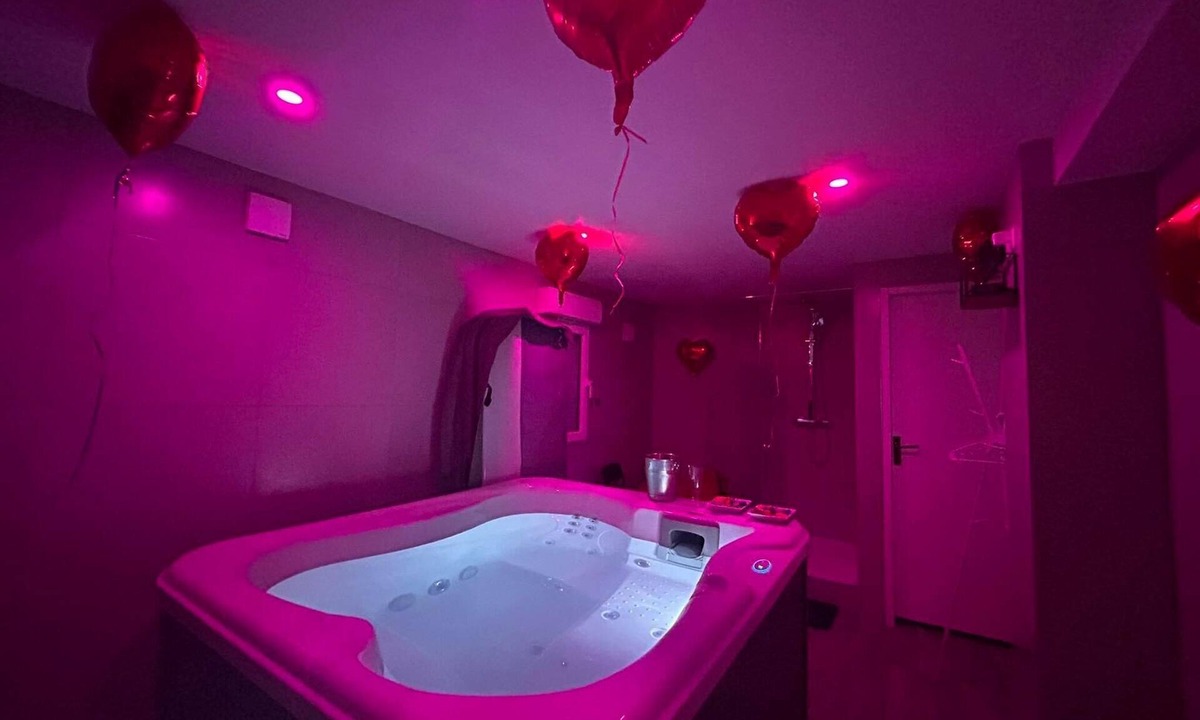 Conflans-Sainte-Honorine House | Private Jacuzzi Loveroom
