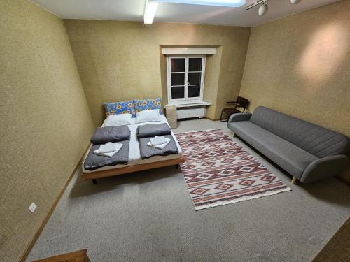 Old Town House | Privat Zimmer, Privat WC, Shared Dusche in Altstadt Chur, Saturn