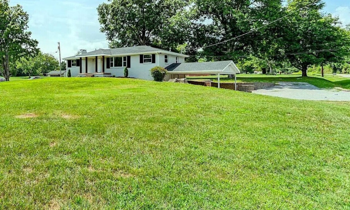 Marrowbone House | Private 1.35-Acre Estate | Hot Tub, Pool Hall & Courts | Sleeps 11