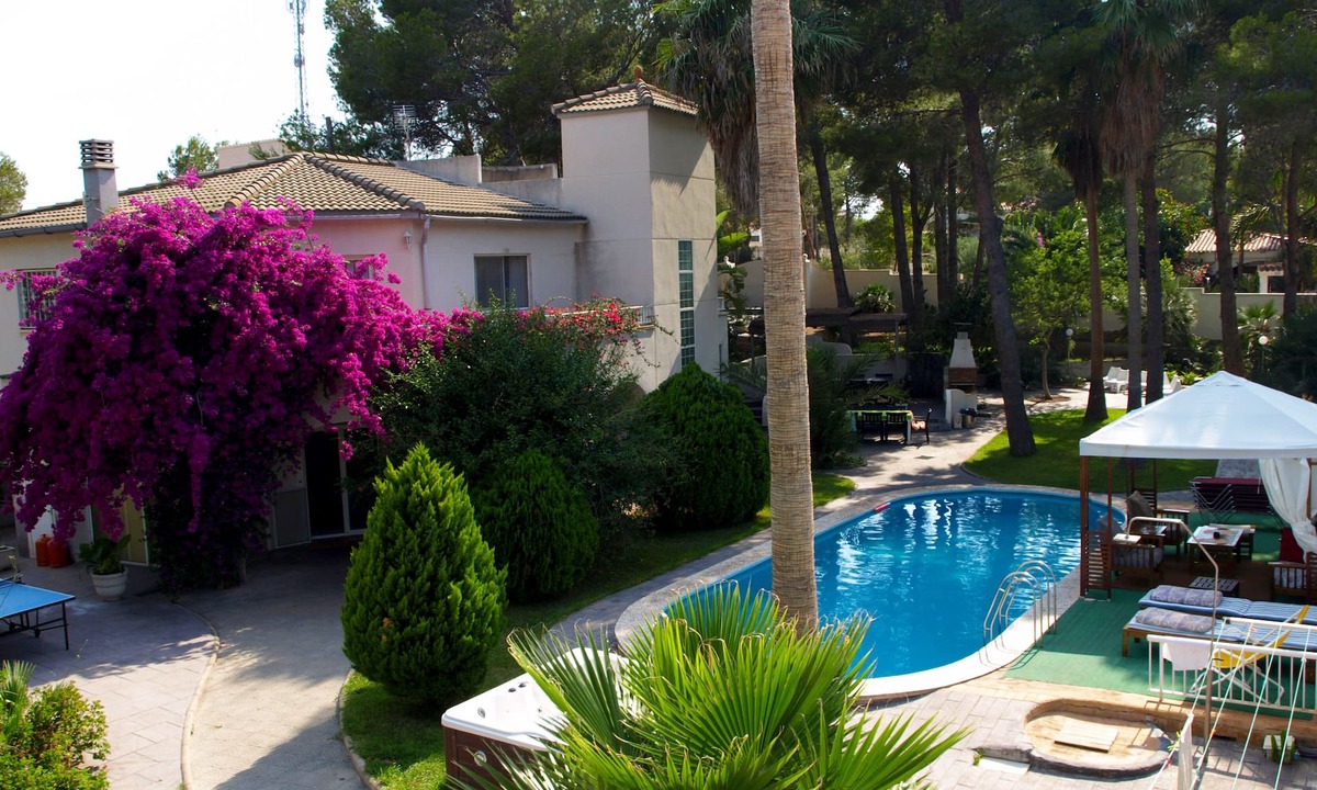 Les Tres Cales Villa | ⭐Private 11-Bedroom Villa💦♨️Jacuzzi ❄️Full A/C🍖BBQ⚡Fiber Internet 1000Mbps🏓PP