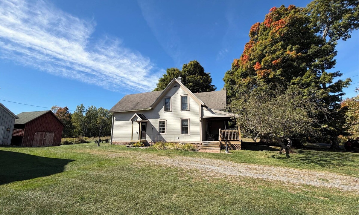 Colton House | Private 150-Acre Farmhouse near Universities