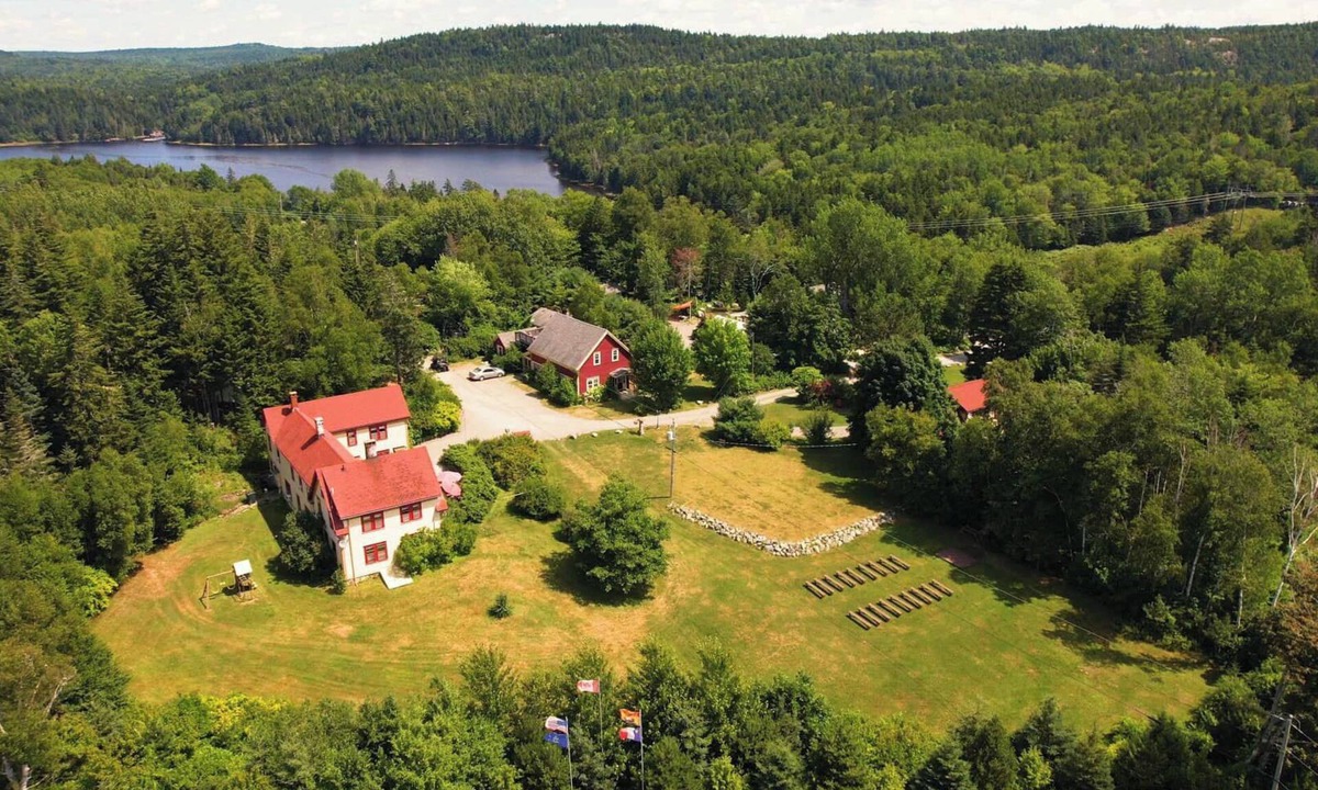 Saint Patrick Cottage | Private 2 Bedroom Home with Fireplace & Fenced Yard