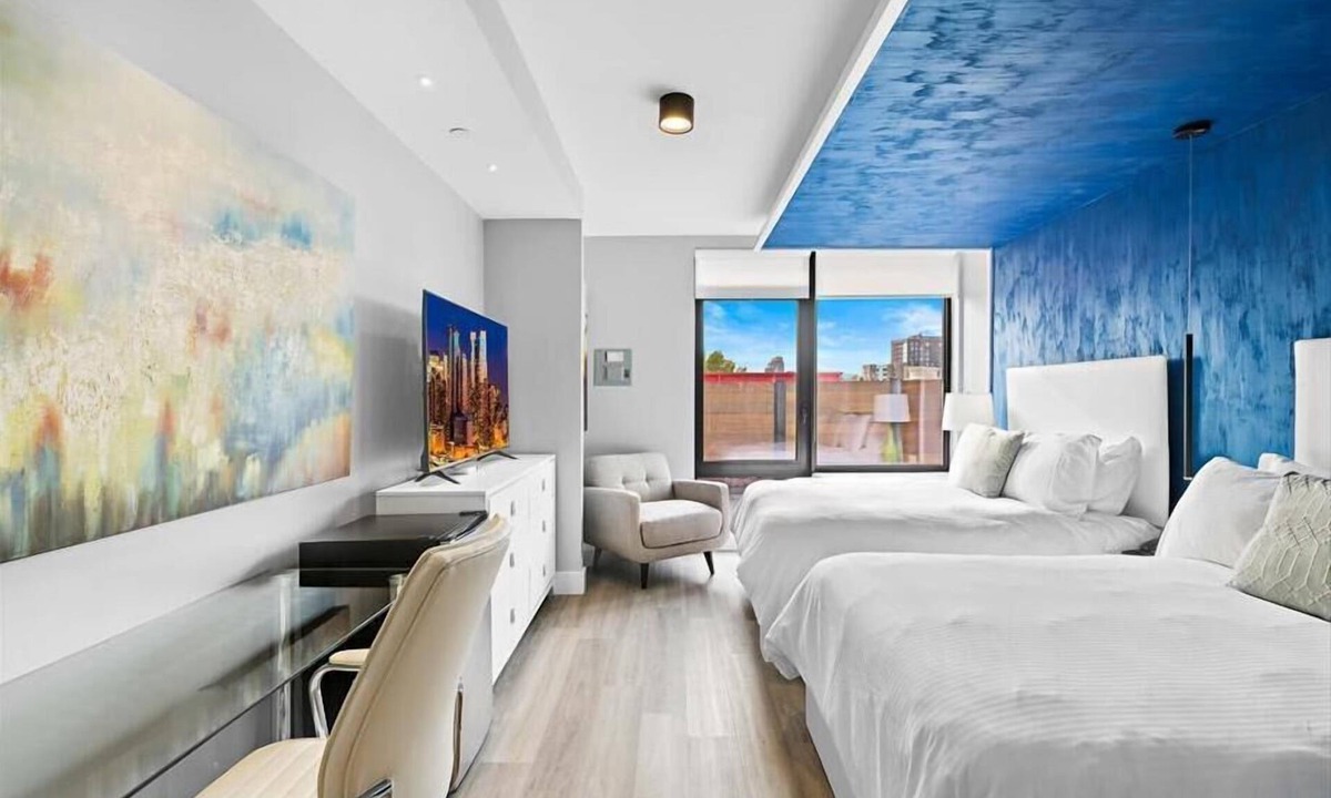 Port Morris Hotel | Private, 2 Full Beds, Kitchenette+Work Desk, NYC