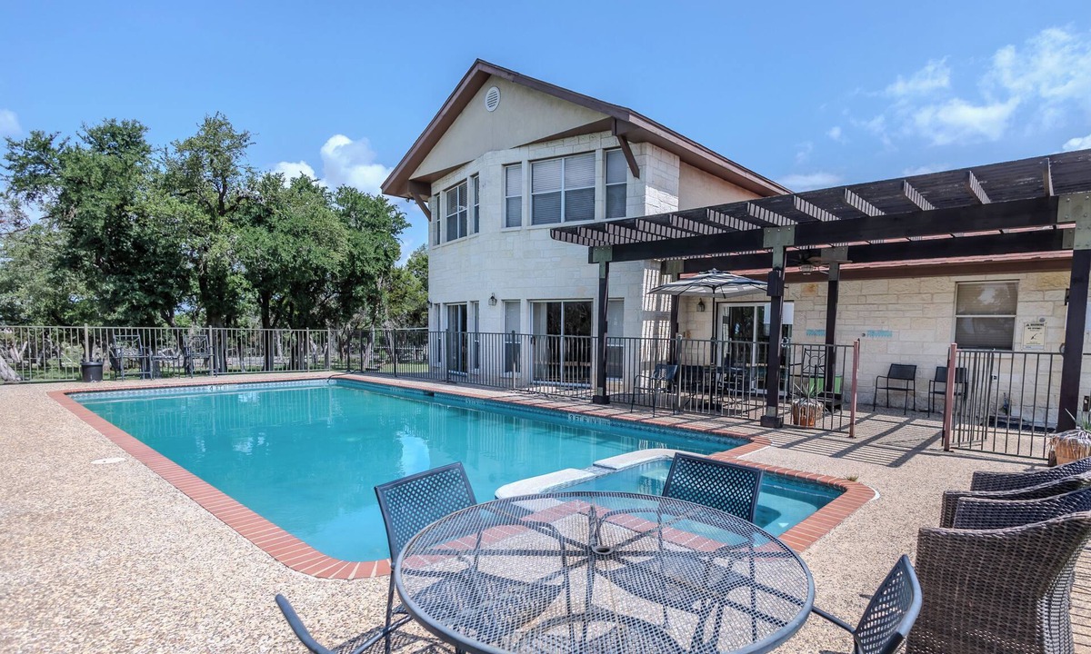 Canyon Lake House | Private 20 Acres-HotTub-Pool-Overlooks-Family Reunions-Micro Weddings!