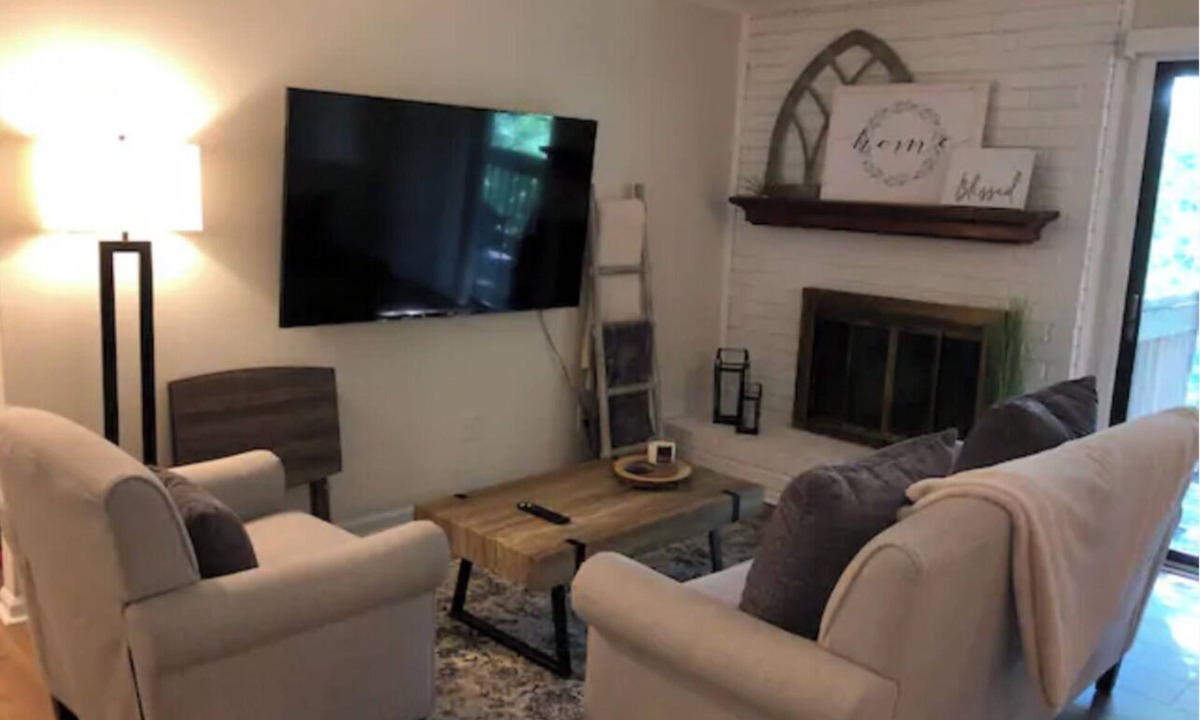 McAlpine Condo | Private 2BR condo w/comfy King & Queen beds