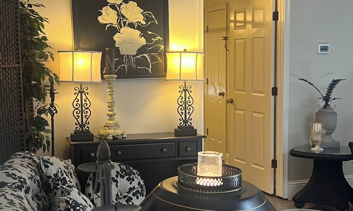Paintsville Apartment | Private 2BR Renovated Guest Suite in Historic Home with Kitchen