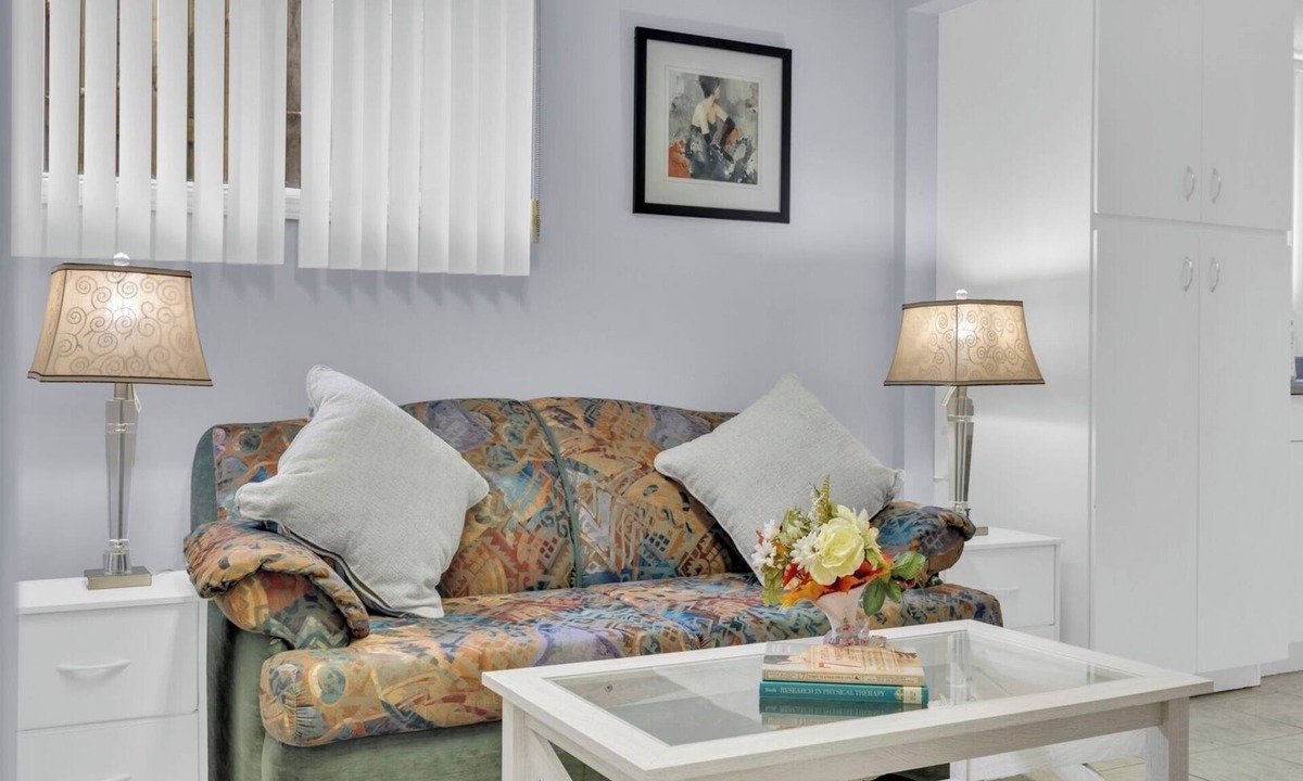 LaSalle House | Private 2BR Suite Near Ambassador Bridge
