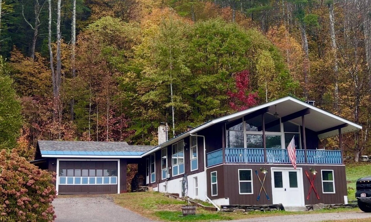 West Townshend Ski Chalet | Private 30-Acre Chalet - Hot tub,nSauna, Trails