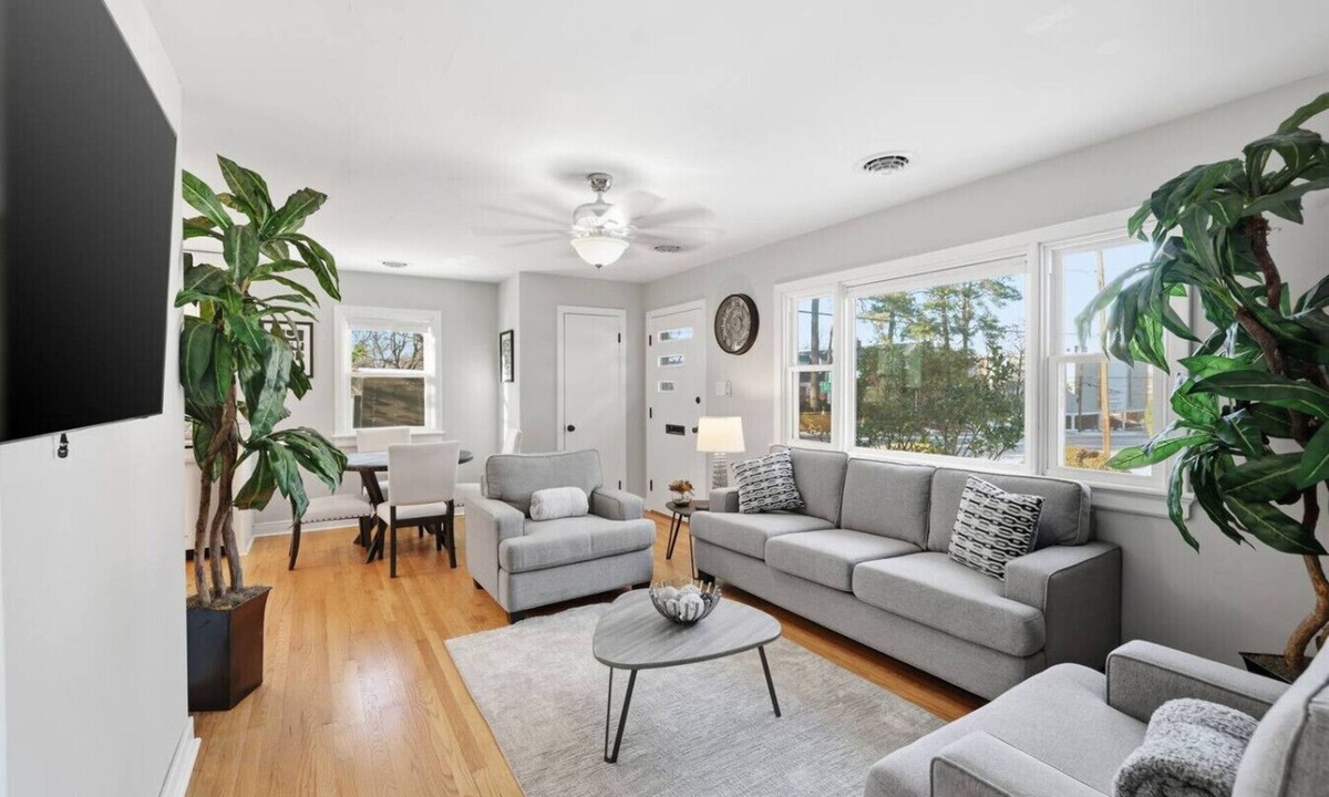 Willow Lawn House | Private, 3BR House w Fence Near Scott’s Addition!