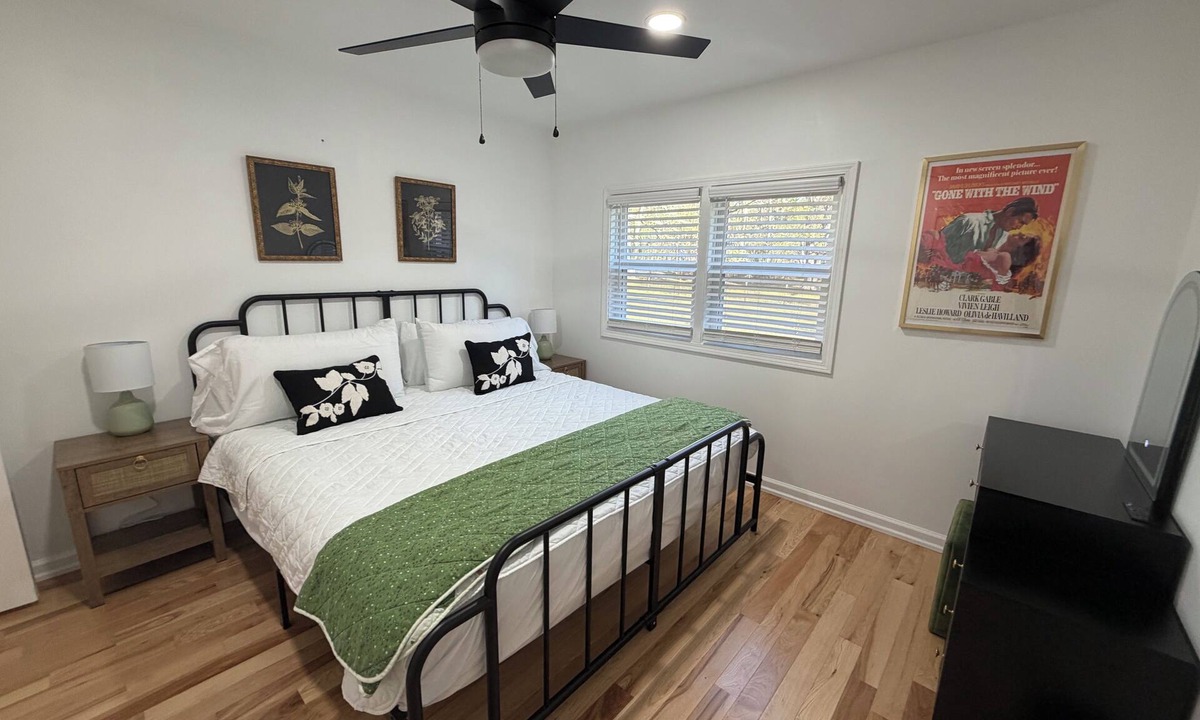 Chappells House | Private 4-Acre Pool Retreat Sleeps 14 Pet-Friendly