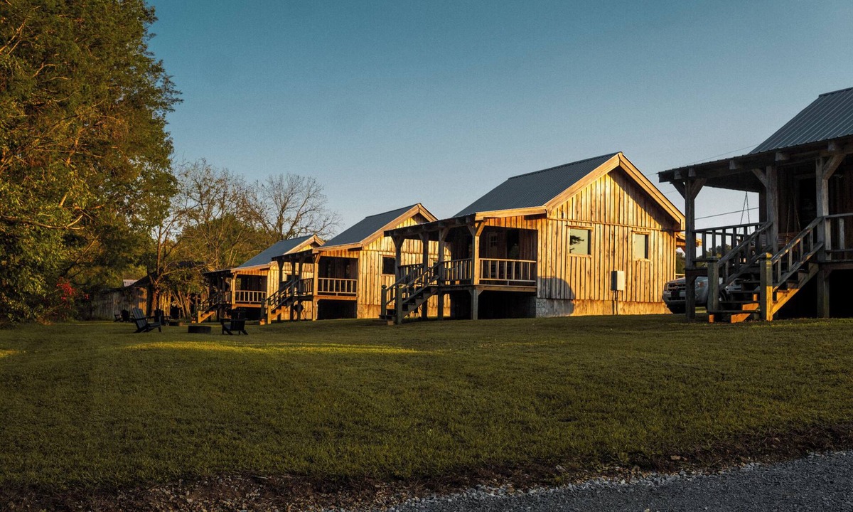 Smithville Cabin | Private 4 Cabin Retreat Sleeps 8 Near Waterfalls