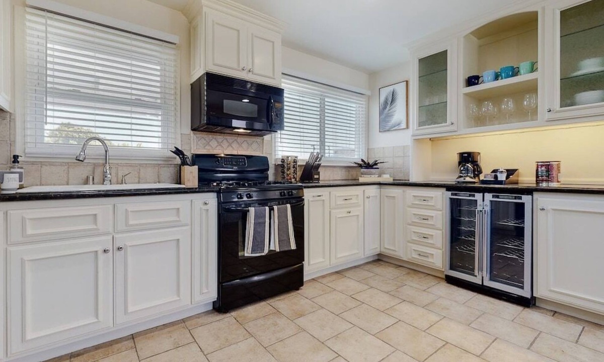 Del Rey House | Private 4BR House | Close to Beaches | Near LAX