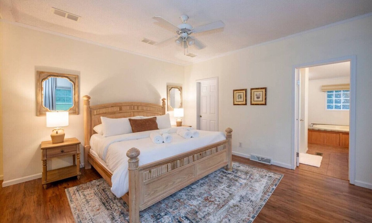 Concord Apartment | Private 4BR Oasis | 2 KNG BDs | 4 TVs | Free Wi-Fi