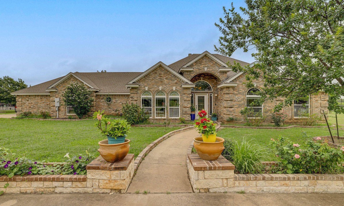 Crowley House | Private 5-Acre Retreat w/Game Room | Family Friendly | ~30 Min to AT&T Stadium World Cup