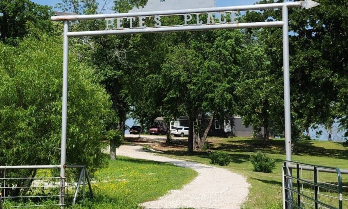 Farris House | Private 75-acre Retreat! 3 Bed/2 Bath, ponds, Kid Cave, and endless scenery!