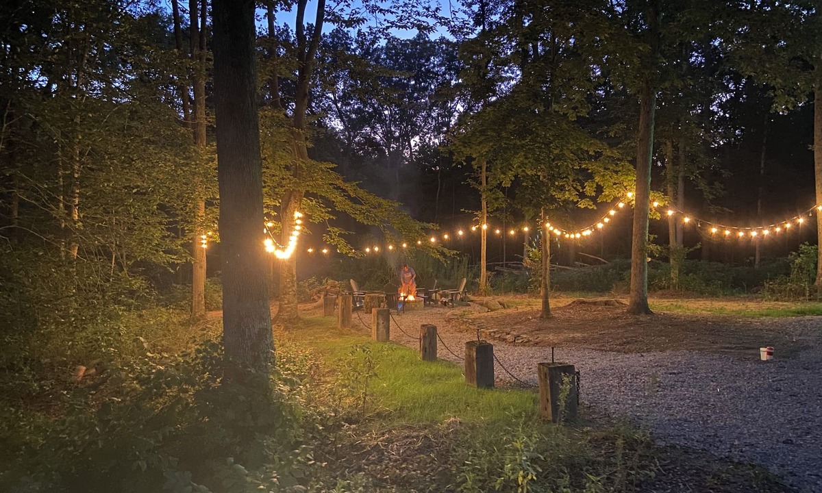Helmsburg House | Private 7AC Retreat, Hot Tub, Stocked Pond, Firepit, Trails, Disc Golf, Sleeps 6