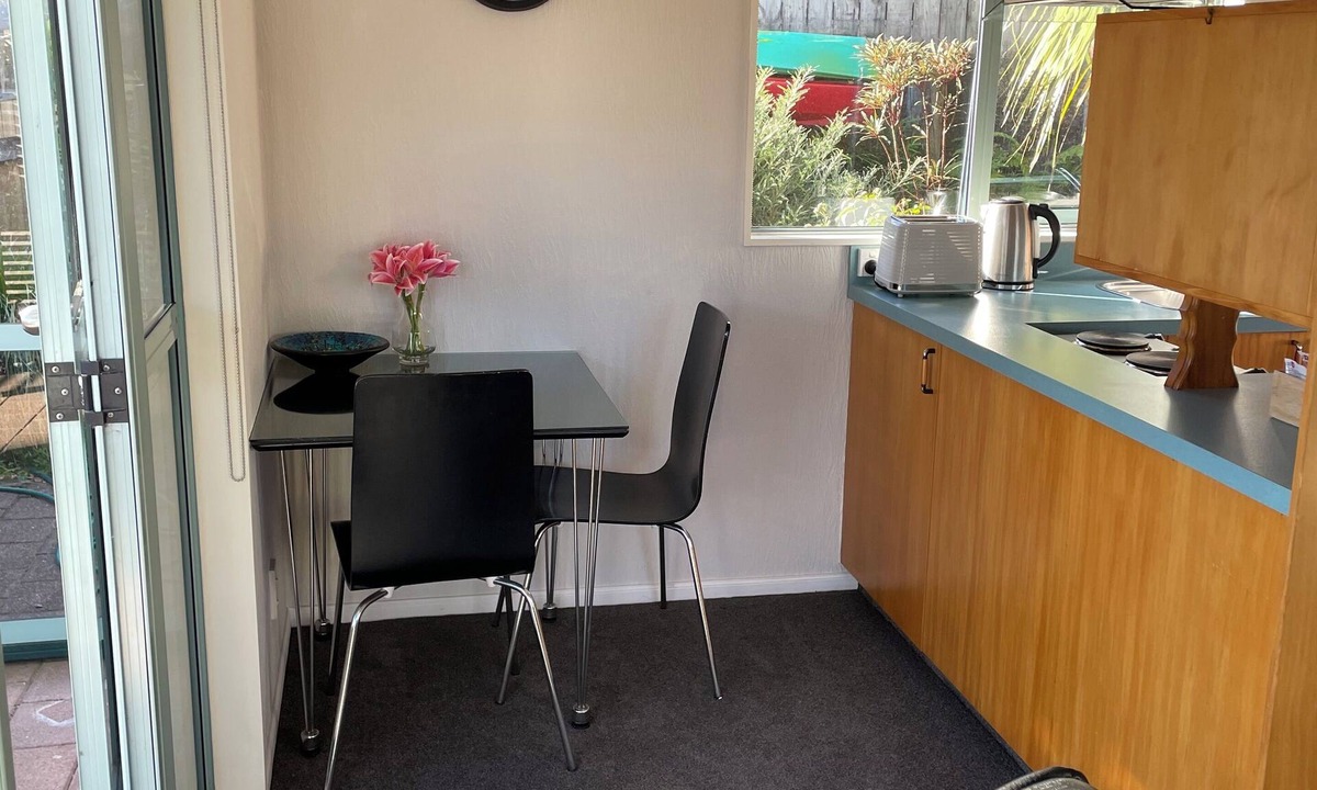 Hilltop Apartment | Private and Comfortable 1 bedroom unit