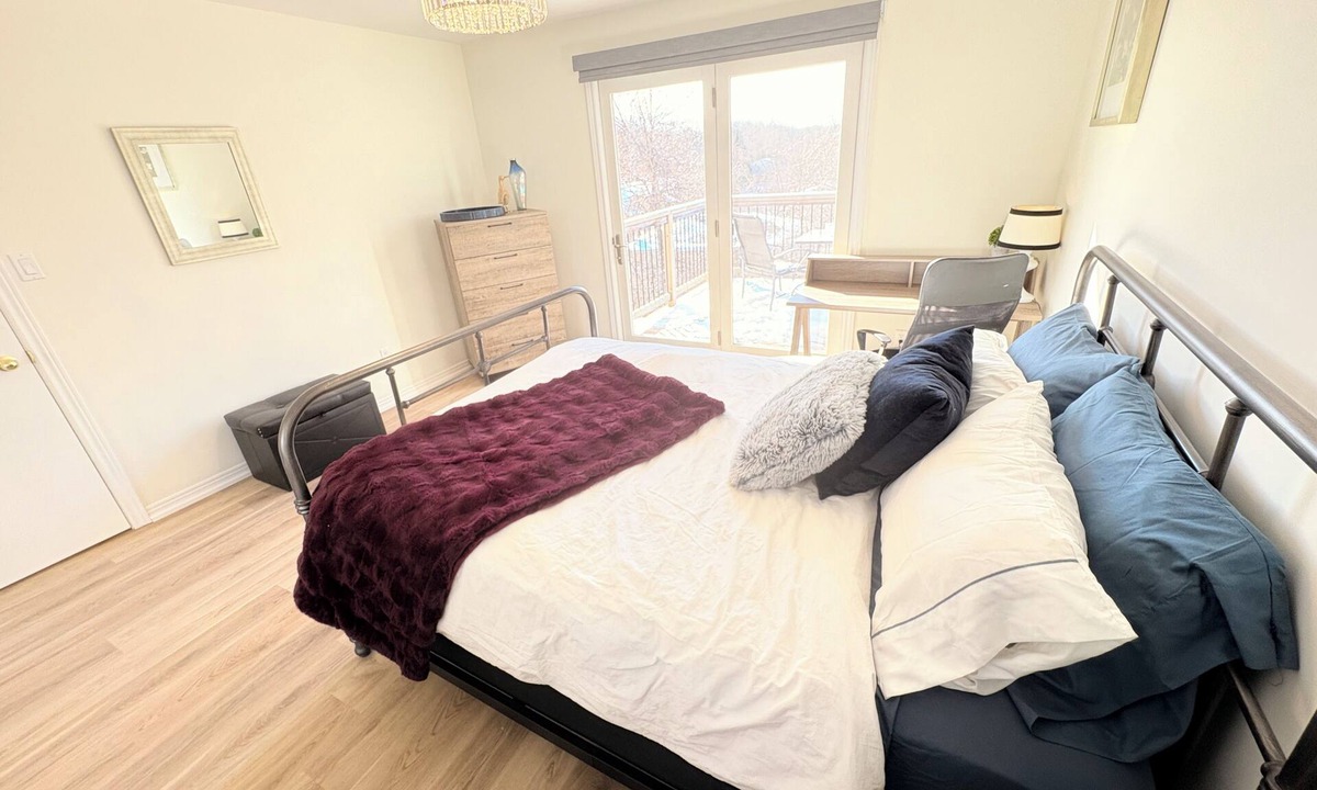 Hamilton Apartment | Private and Fresh 4 Bedroom in Beautiful Dundas Hamilton with yard near McMaster