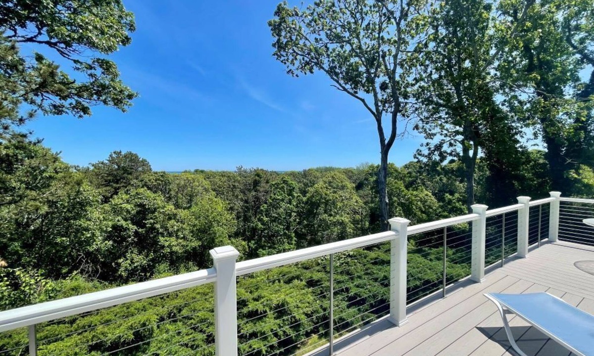 North Chatham House | Private and pet friendly with expansive back deck