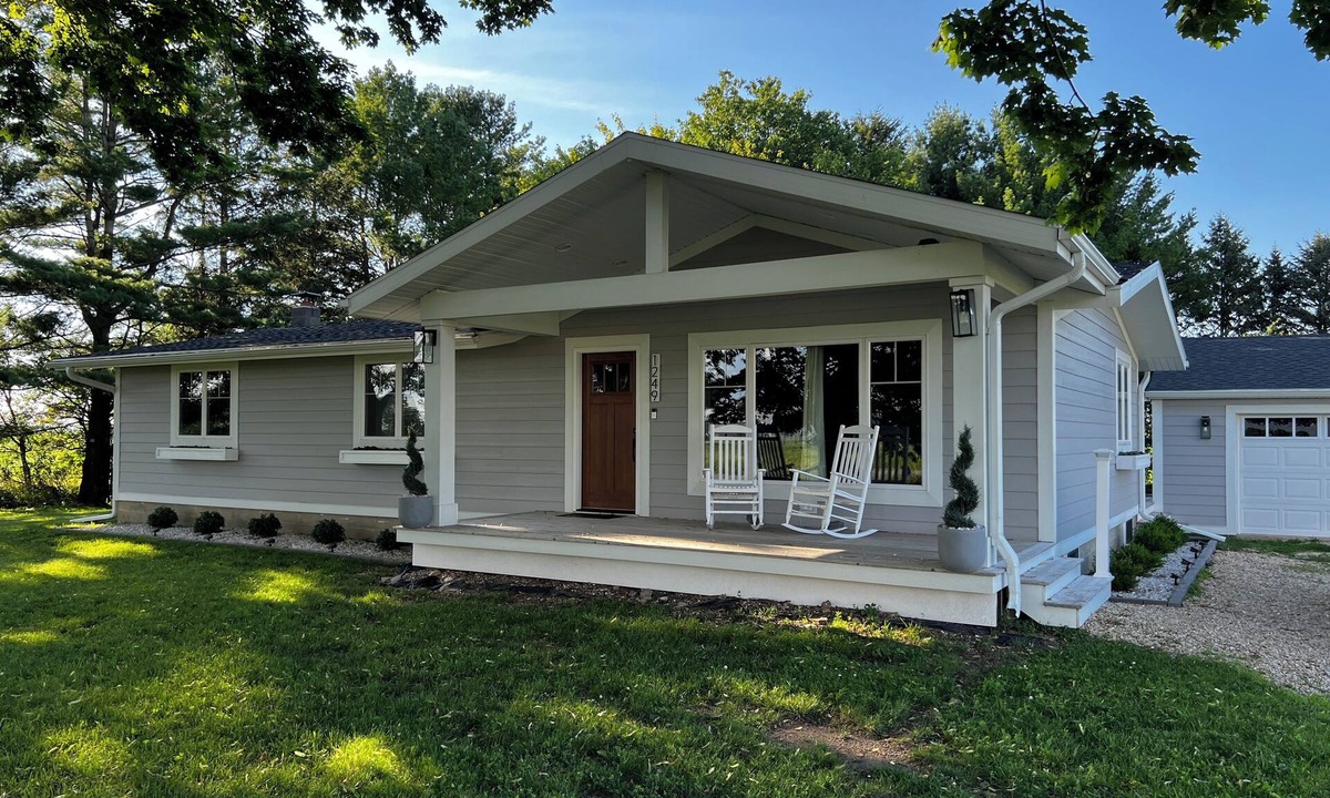 Waverly House | Private and Relaxing Acreage in West Waverly