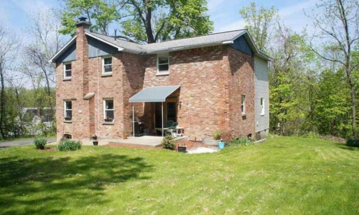 Castleton-on-Hudson House | Private and Serene Brick Hilltop Home, Large Yard Close to State Park and Albany