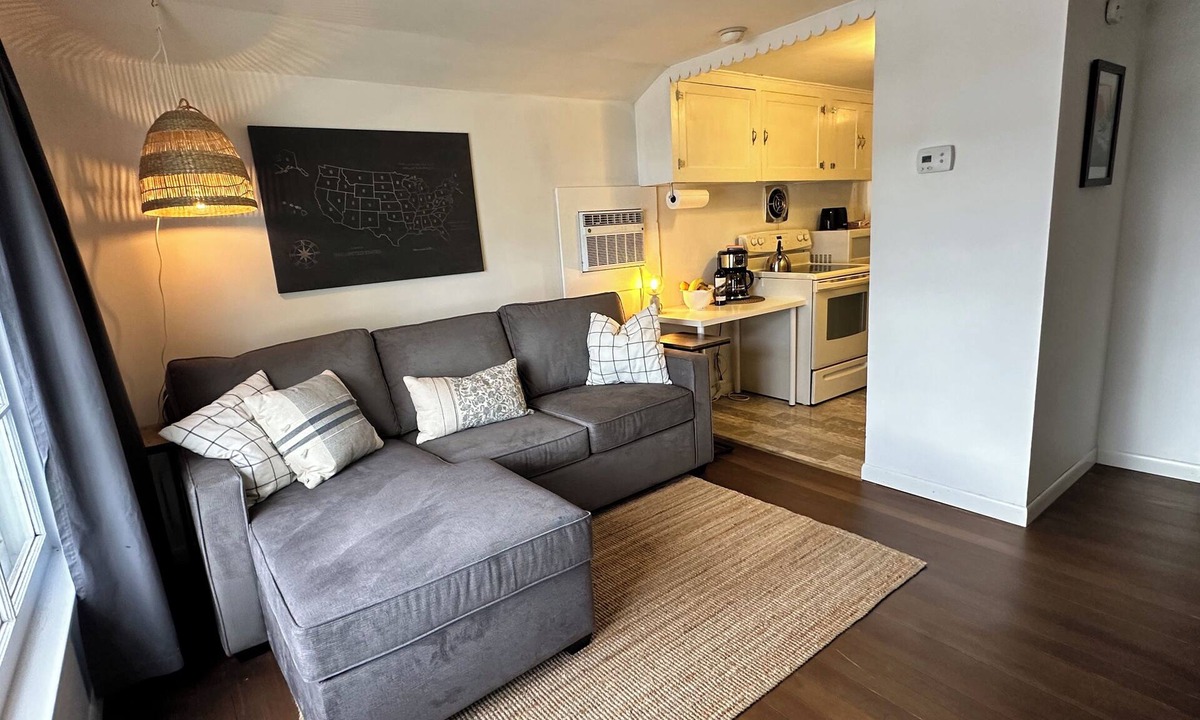 Ellensburg Cottage | Private and secure stand alone one bedroom close to downtown