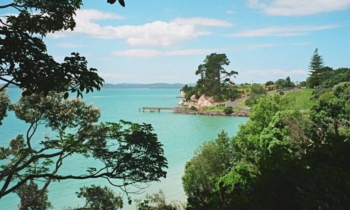 Beachlands House | Private and Sunny! Own pathway to Beach