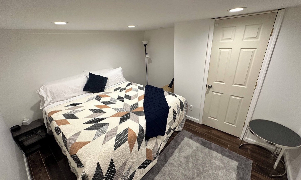 Culleoka Apartment | Private apartment at Scribners Mill - California King Bed