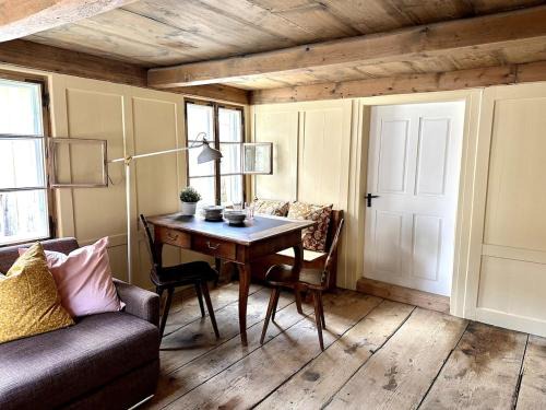 Brunnadern Apartment | Private Apartment in Guesthouse Rosalie