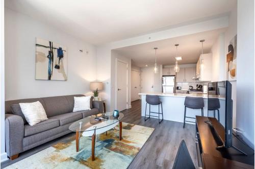 Downtown Apartment | Private Apt with Gym & Pool