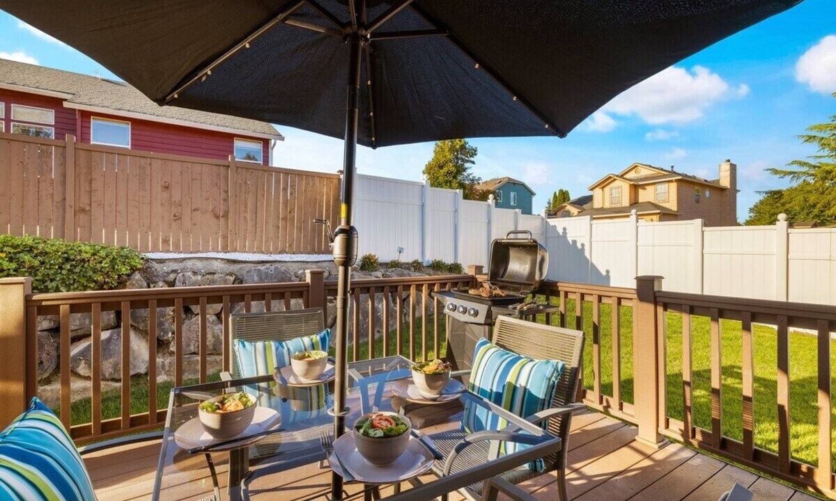 Federal Way House | Private Backyard-Central AC! Quiet Neighborhood