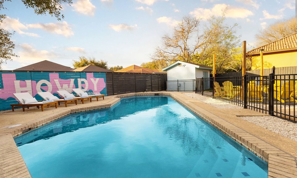 Lockhill Estates House | Private Backyard Resort - Family & Group Getaway Home