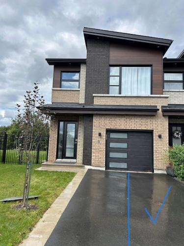 Plateau Apartment | Private Basement Suite, Fully Equipped & Parking