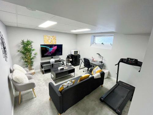 Transcona House | Private Basement Suite with comfort