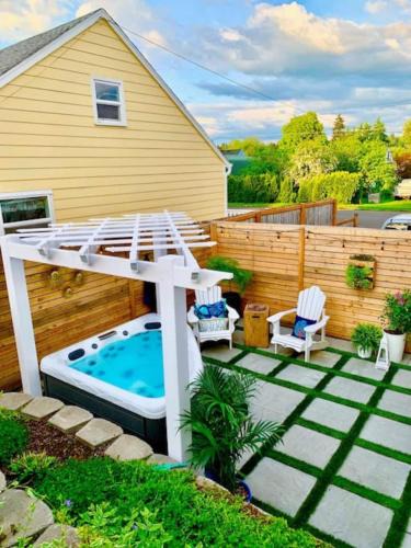 Camas Apartment | Private Basement Suite w Hot Tub