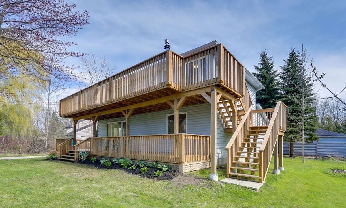 The Blue Mountains Cottage | Private Beach Access with many 5-star reviews!