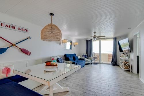 Hudson Apartment | Private Beach Access and Gulf Views Hudson Condo!