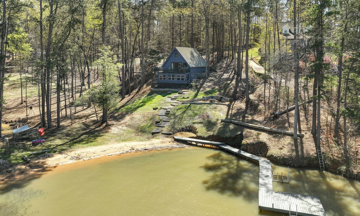 Milledgeville Cabin | Private Beach & Dock! Cozy Lake Sinclair Cabin