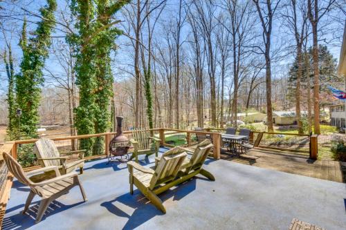 Gumlog House | Private Beach & Dock: Lake Hartwell Family Getaway
