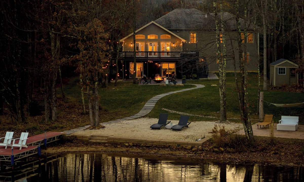 Jim Thorpe House | Private Beach & Dock, Pickleball, Kayaks, Pool table, Firepit, 240V-EV