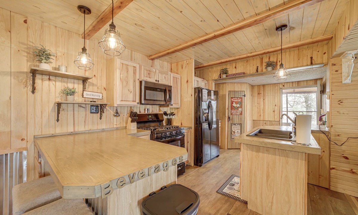 Hoyt Cabin | Private Beach & Fishing Pond! Eufaula Family Cabin