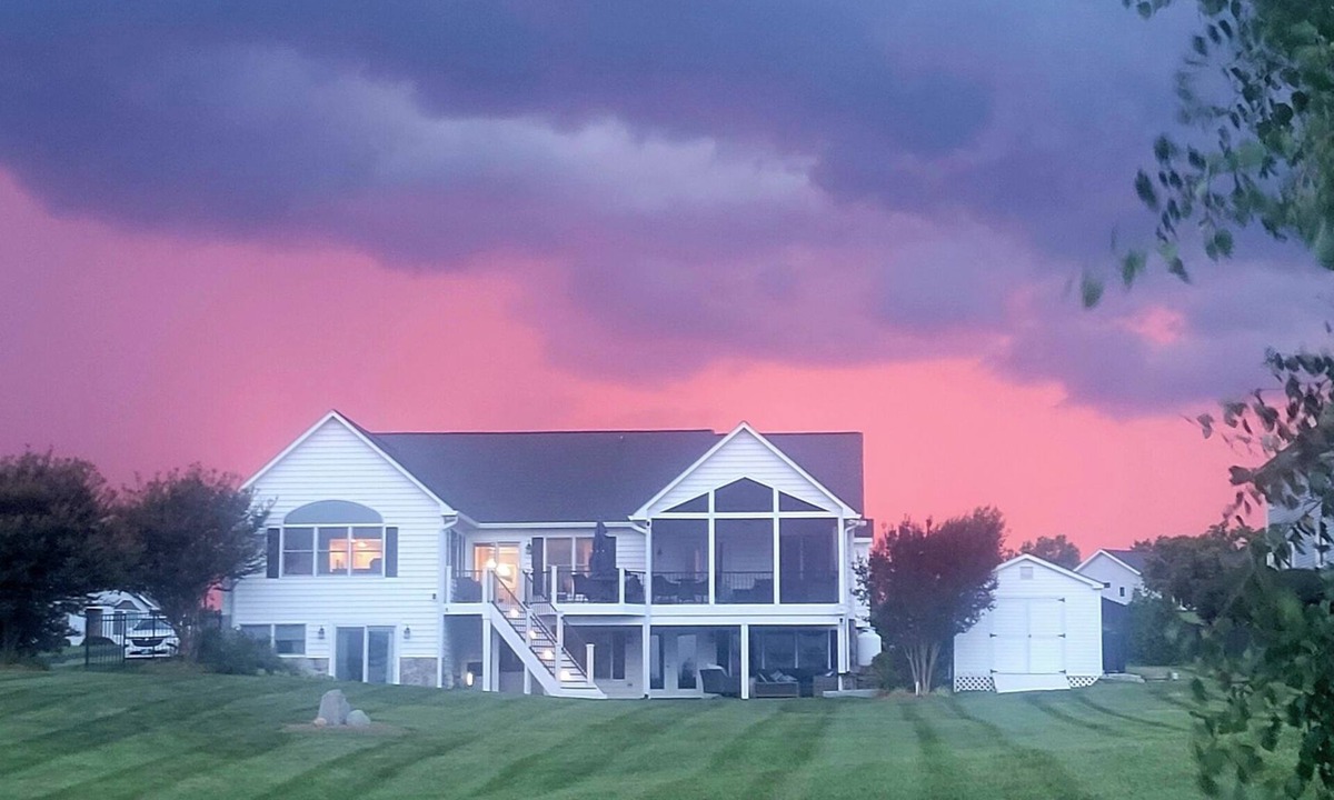 Twin Oaks House | Private beach, hot tub, 2 kitchens, 2 laundry rooms, game room, dock, firepit