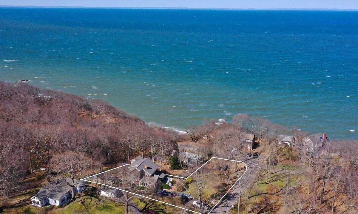 Baiting Hollow House | Private beach house - steps to Hamptons & wineries