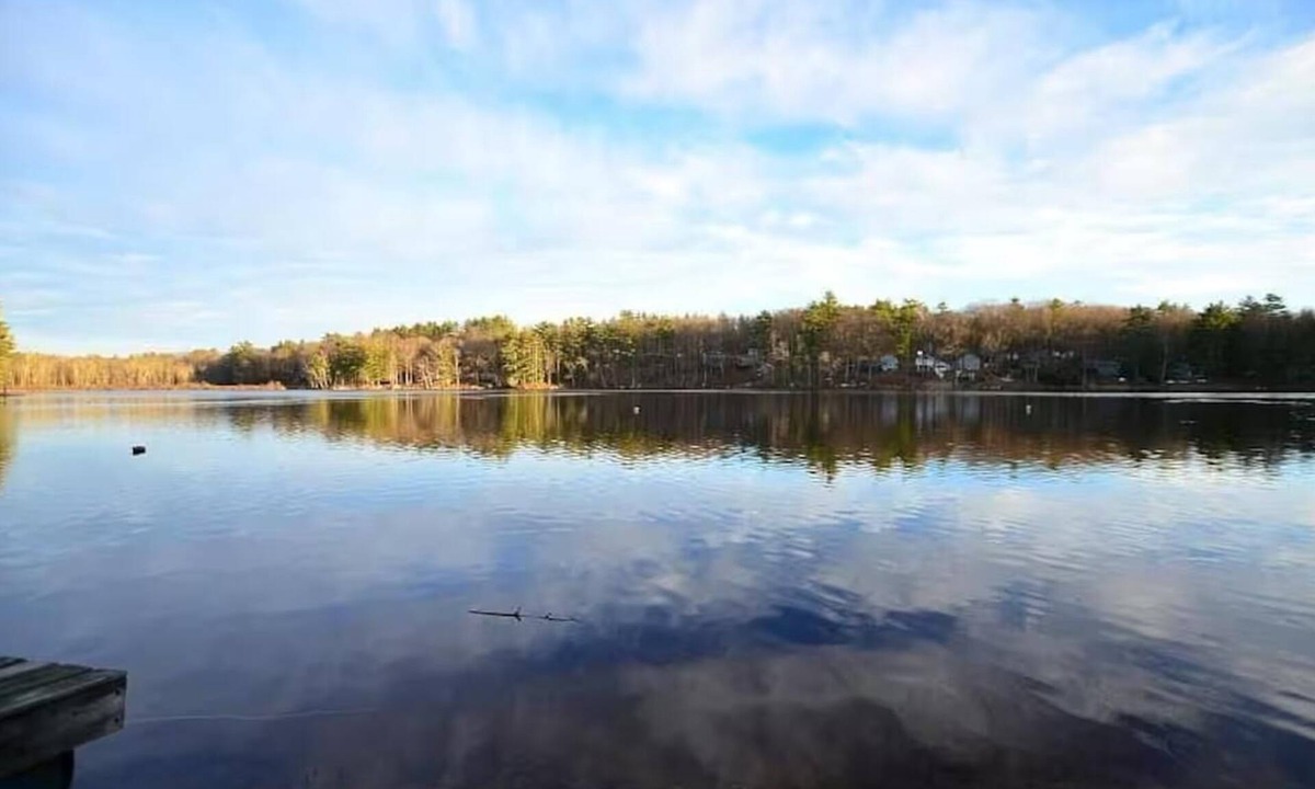 Barrington House | Private Beach Lake House! Kayaks, Sunset, Firepit