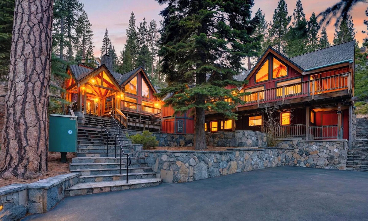 Ridgewood Cabin | Private Beach + Pier + Hot Tub | Carnelian Bay | Grand Elk Chalet
