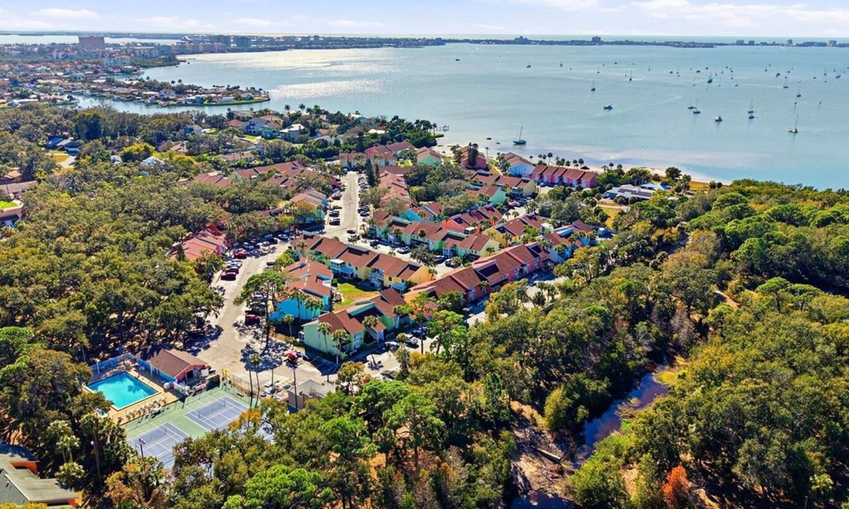 Bayview Condo | Private Beach Access 2 Pools Waterfront Oasis