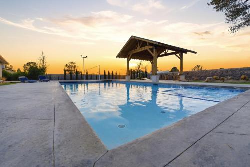 Las Cruces House | Private Beach Volleyball Pool Retreat