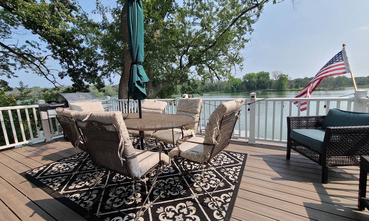 Edgerton House | Private Beach Waterfront w/Dock - Rock River Hideaway