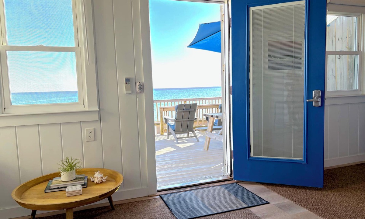 North Truro Cottage | Private Beachfront Cottage for 2—Spacious Deck on the Water, Breathtaking Views!