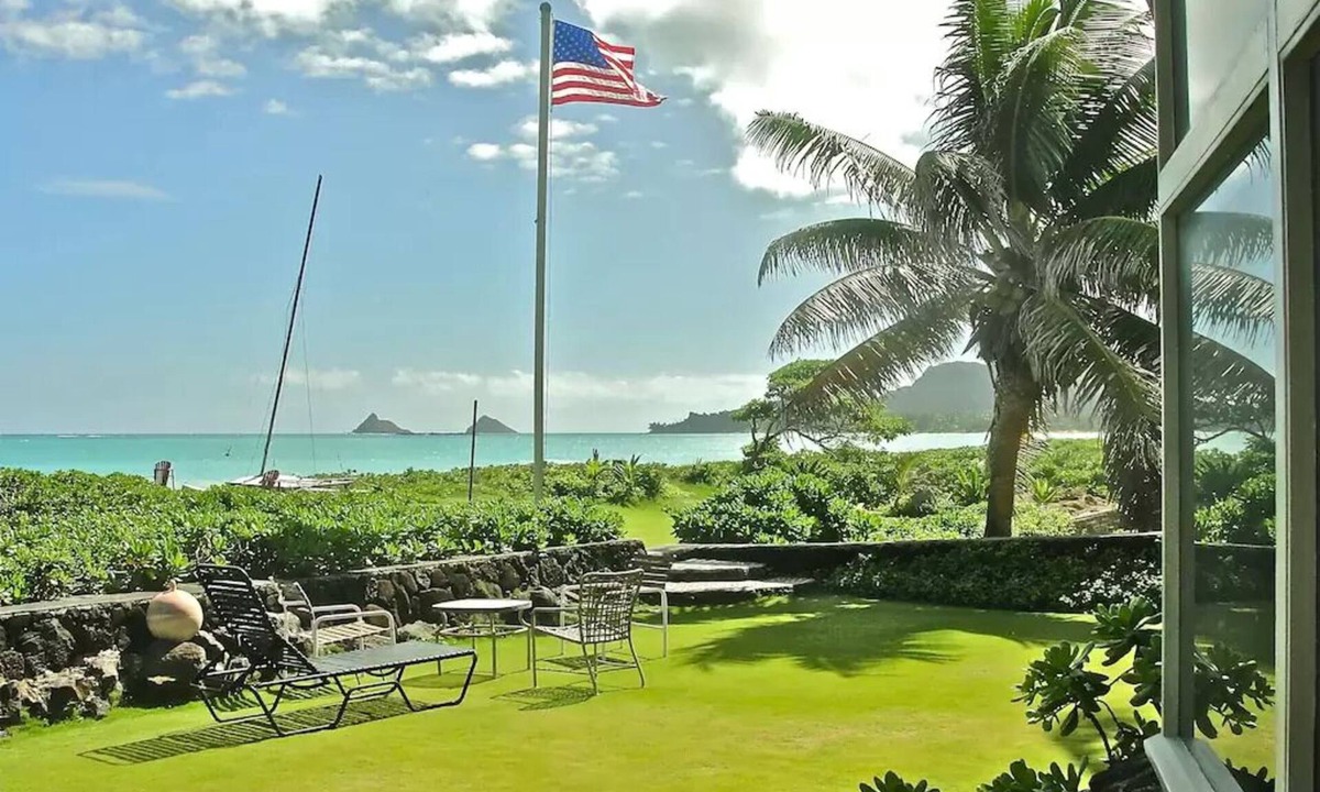Kalama Tract Bed & Breakfast | PRIVATE BEACHFRONT RENTAL
